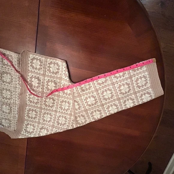 VENUS Beige and White Granny Square Patterned Women's Shrug - Picture 6 of 6